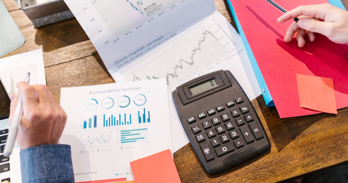 Business metrics dashboard with calculator — internet marketing cost analysis